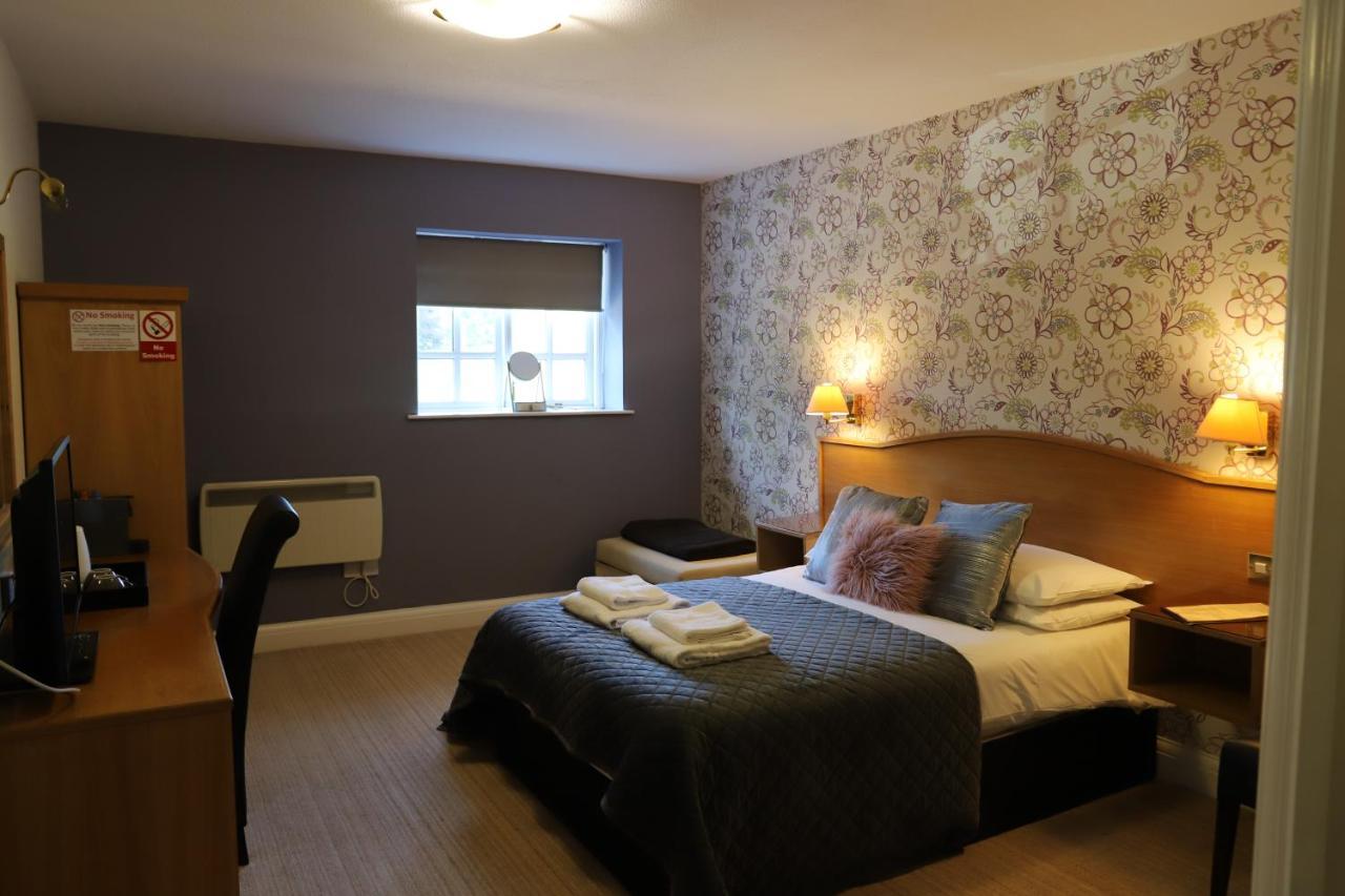 The Red Lion & Cellar Room, Betchworth Habitación foto