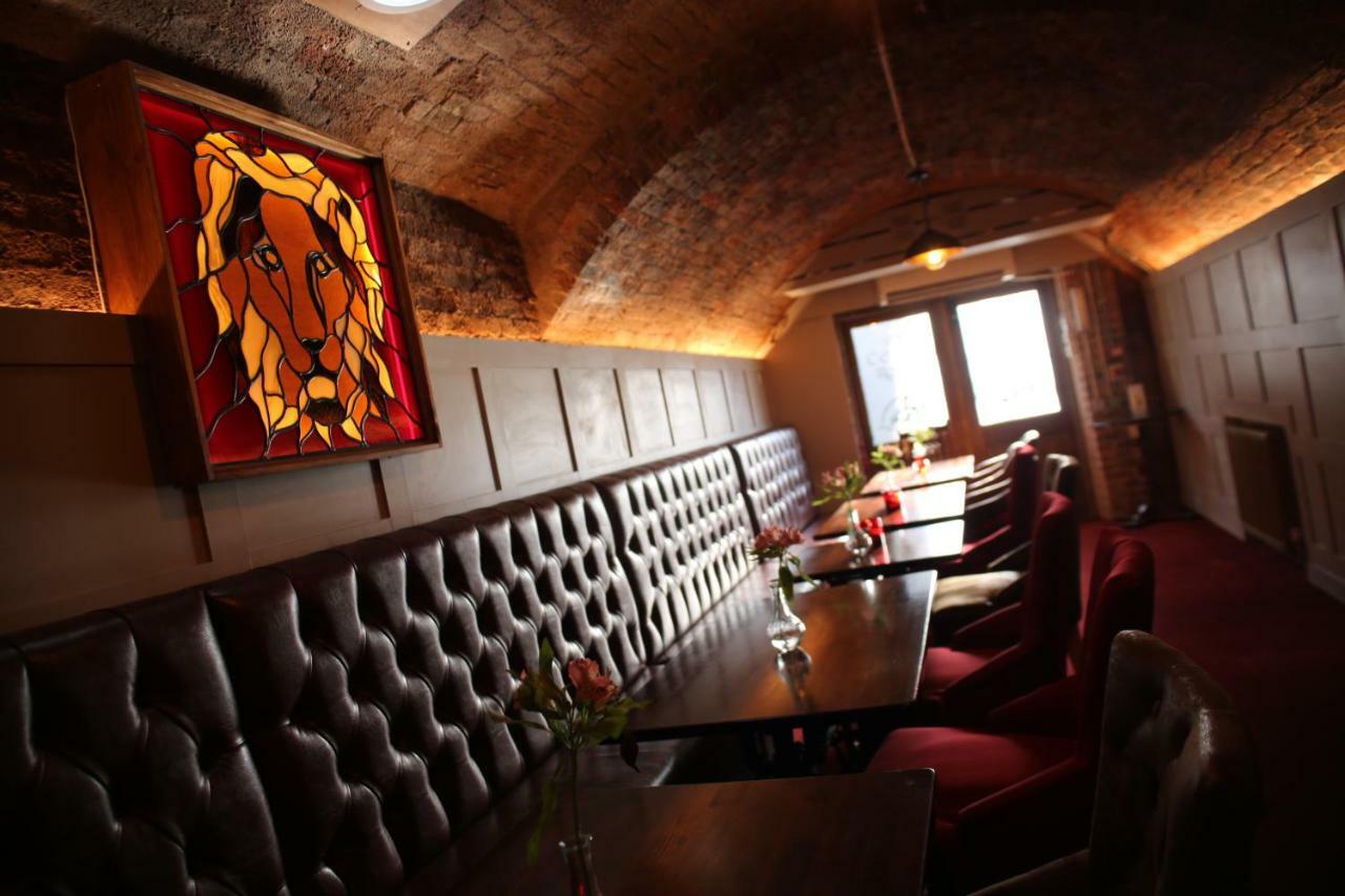 The Red Lion & Cellar Room, Betchworth Exterior foto