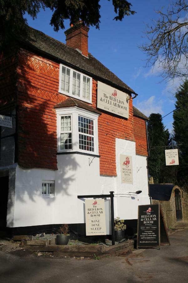 The Red Lion & Cellar Room, Betchworth Exterior foto